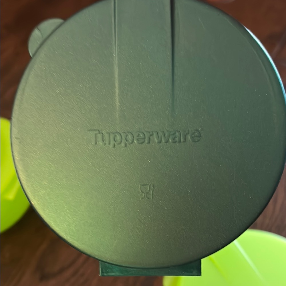 Tupperware Vegetable Storage - Picture 6 of 7